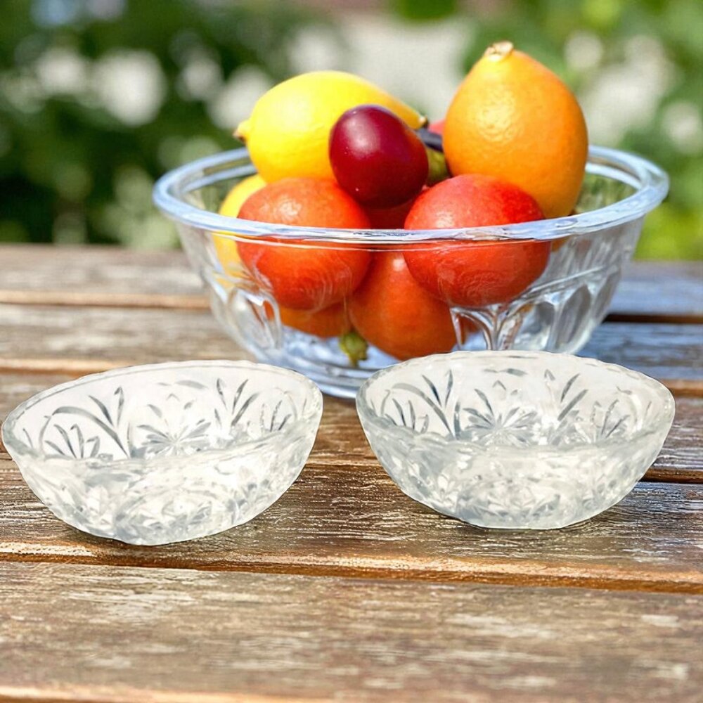 2 Anchor Hocking Starburst Cameo Medallion Glass Berry Dessert Bowls  4.5”